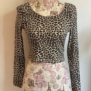 Cheetah print long sleeve crop top